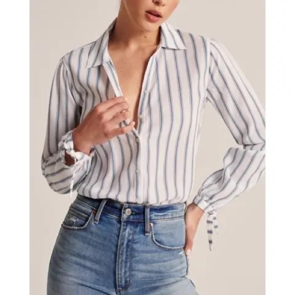 Abercrombie & Fitch Tie-Sleeve Blue and White Stripe Button-Up Shirt Size XS